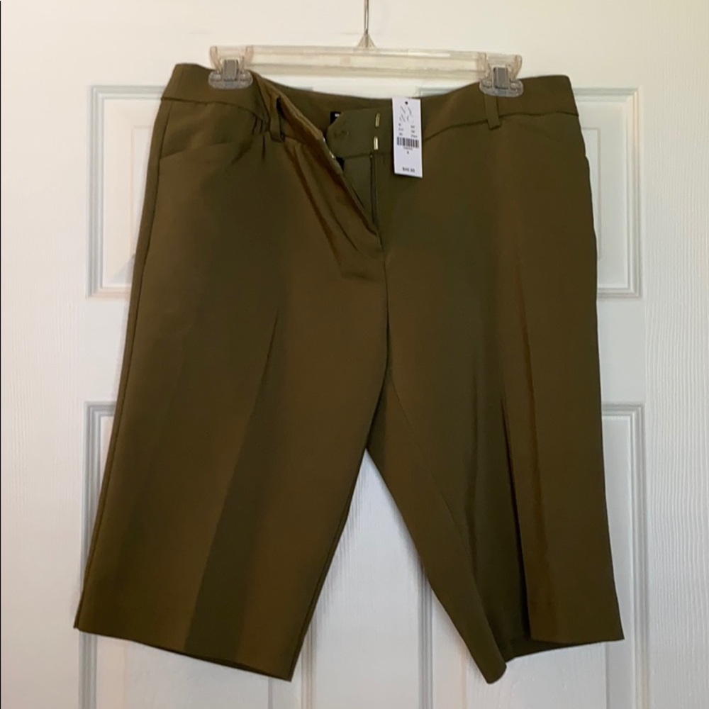NY& CO OLIVE HIGH WAISTED SHORTS